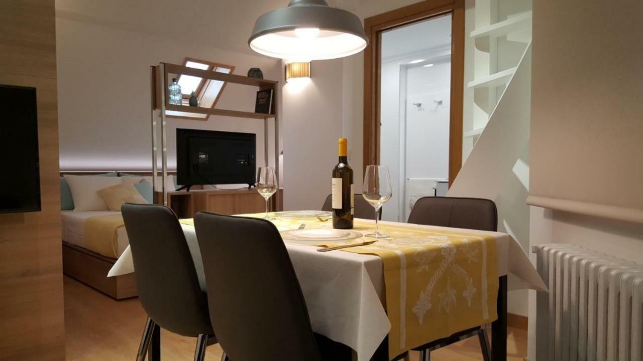 Estudio Atico con Altillo Ourense Exterior foto